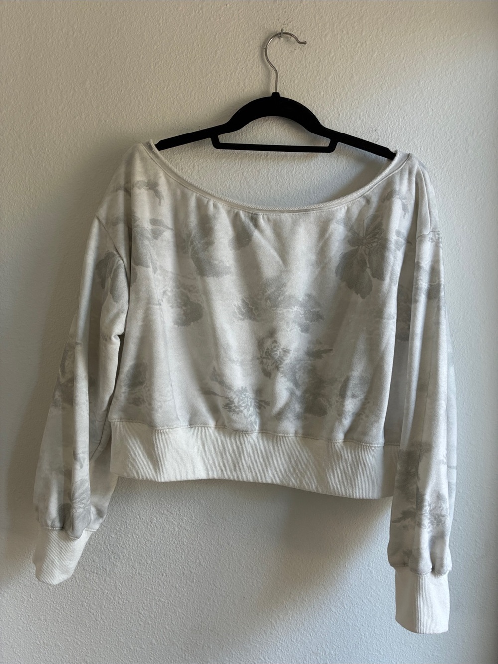 Papermoon Cream and Light Gray Floral Scoop-Neck Cropped Sweatshirt